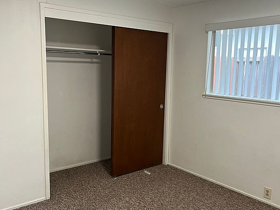 4th image of 1112-1110 Drake Dr #1112