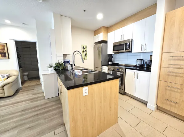 5656 3rd St SW, Calgary, AB T2H 1H7
