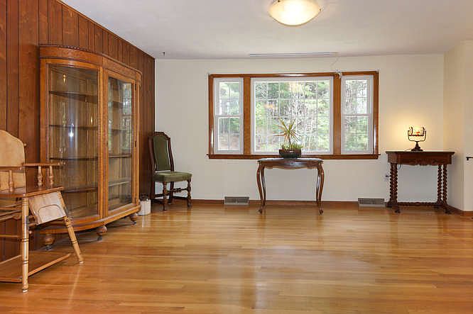 1st image of 30 Bonney Dr