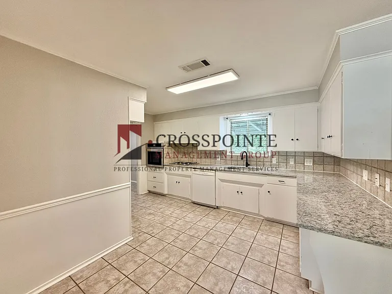 3014 Tower Dr — Photo 8