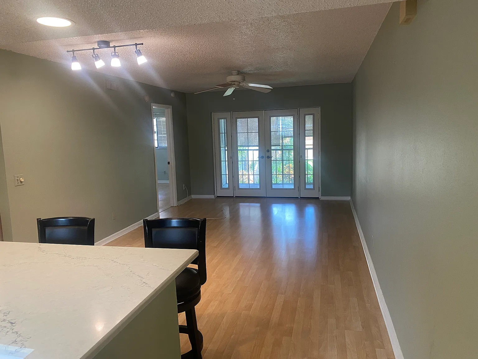 2 bed, 1095 sqft, $1,800 — Photo 3