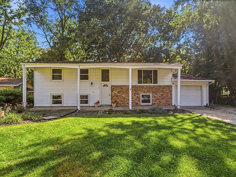 1st image of 1906 Crescent Dr