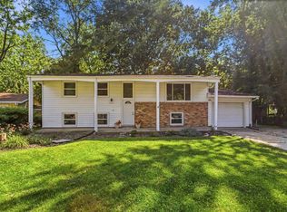 1906 Crescent Dr, Champaign, IL 61821