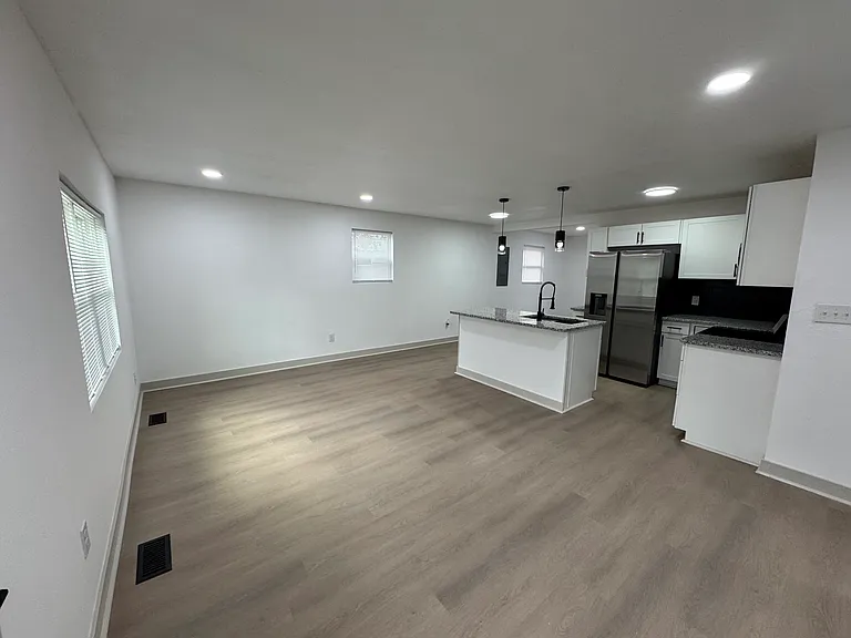 213 Ivey St — Photo 2