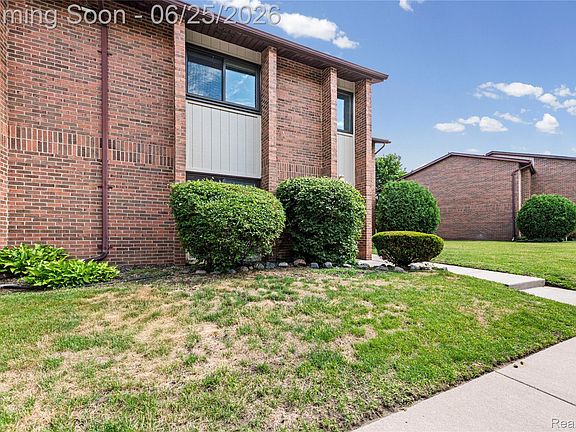 4th image of 33693 Pondview Cir