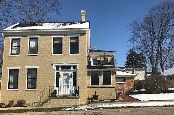 1st image of 202 E Mulberry St