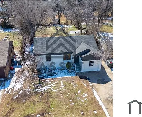 422 E Northrup Dr — Photo 2