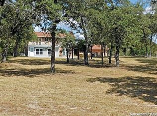2003 Bentwood Dr, Floresville, TX 78114