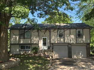 328 SE Jackson Ct, Lees Summit, MO 64063