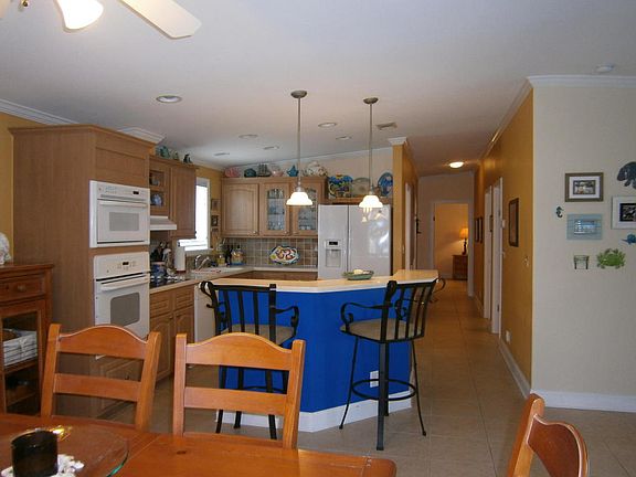 3rd image of 124 Fairwich Ct