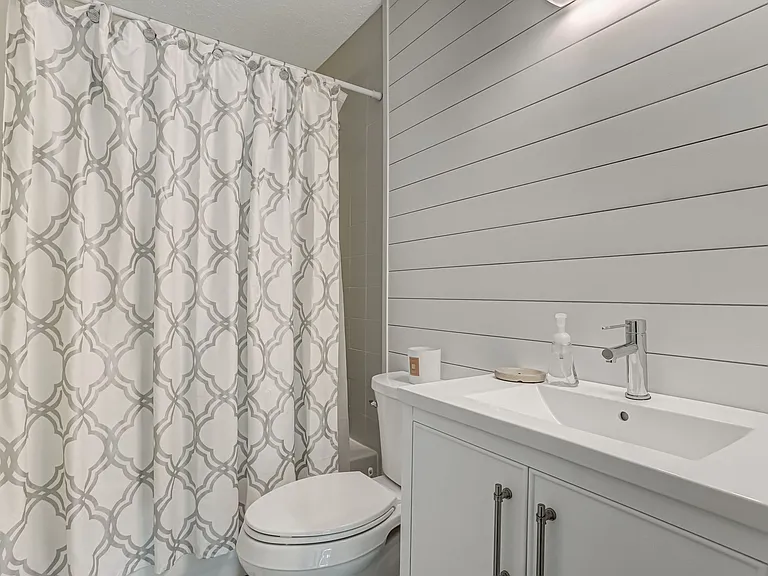 140 Oceans Edge Dr — Photo 46