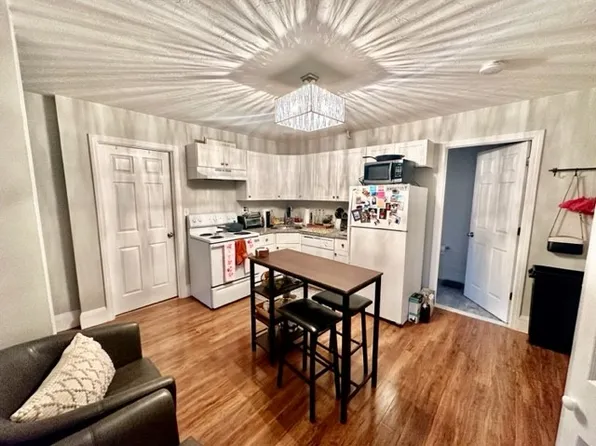 220 Hanover St, Boston, MA