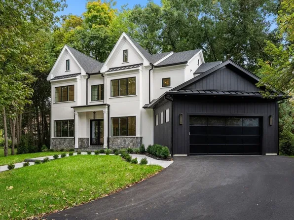 11 Amy Cir, Newton, MA 02468