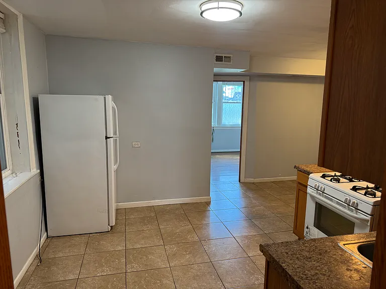 2616 S Hillock Ave #BASEMENT — Photo 5