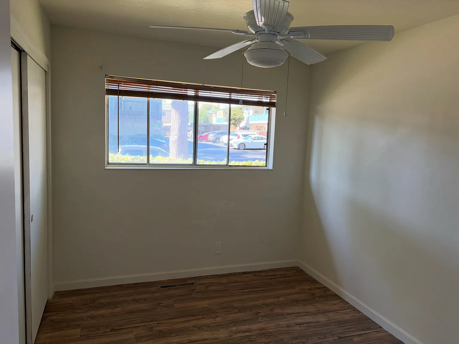 3 bed, 1.5 bath, 1137 sqft, $4,000 — Photo 4