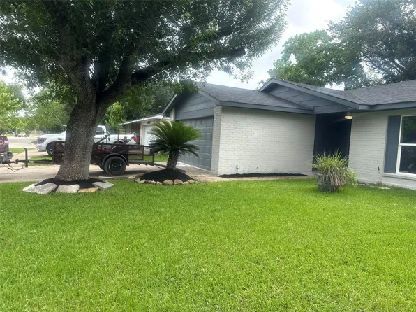 10431 Long River Dr, Sugar Land, TX 77498