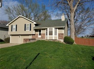 938 Stonecrest Dr, Lansing, KS 66043