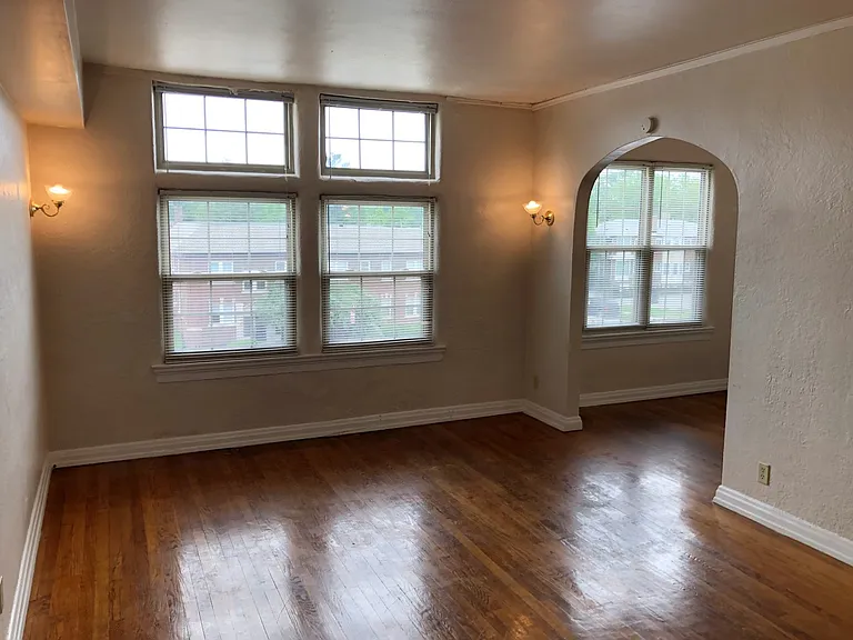 Barrington Apartments — Photo 20