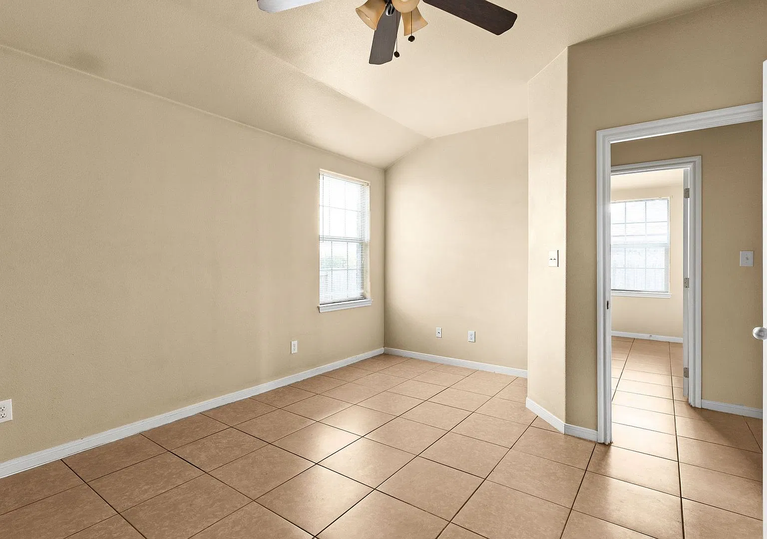 1203 Cavalry Ln — Photo 4