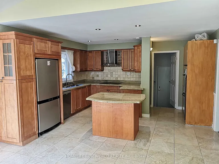 41 Ambleside Cres — Photo 13