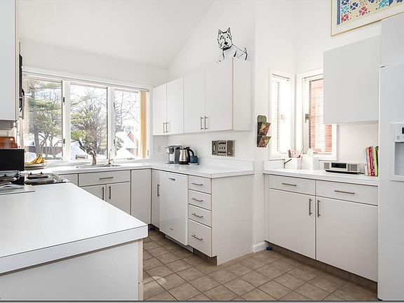 5th image of 25832 Fairmount Blvd