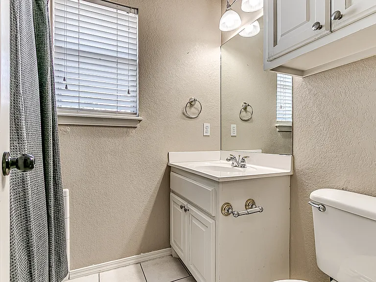 323 Potomac Dr — Photo 35