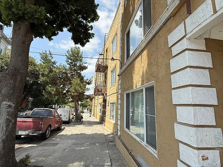 437-443 Hartford LLC "Hartford Hills" — Photo 8