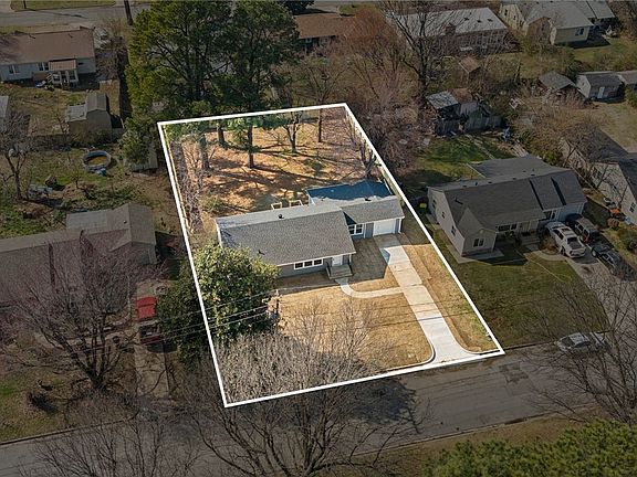 3rd image of 718 Maple Dr