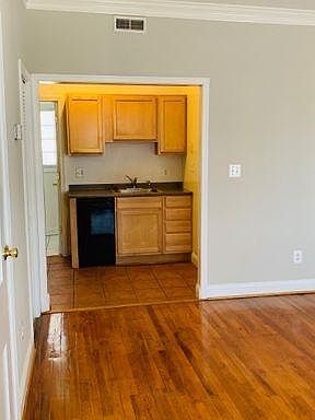 4th image of 87 E Lee St APT 4