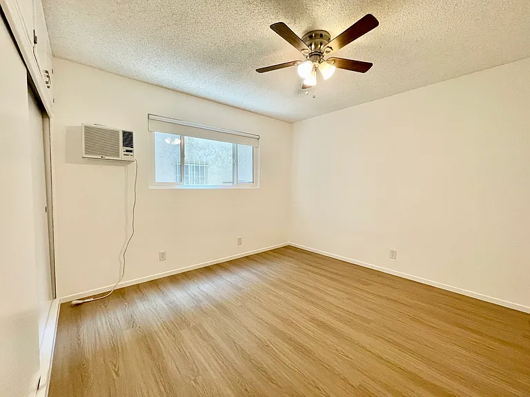 934 N Gardner St #8 — Photo 15