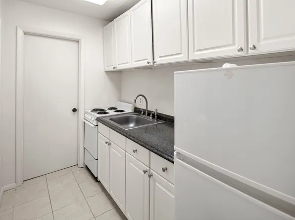 8 Golf St APT B, Asheville, NC 28801