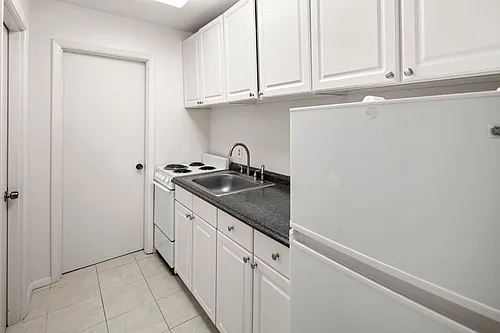 8 Golf St #B Photo 1