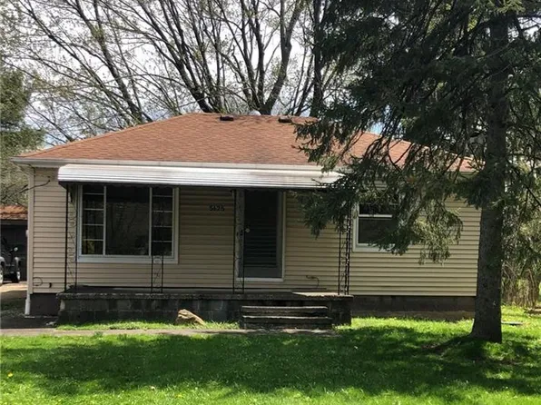 5625 Columbia Dr, Bedford Heights, OH 44146