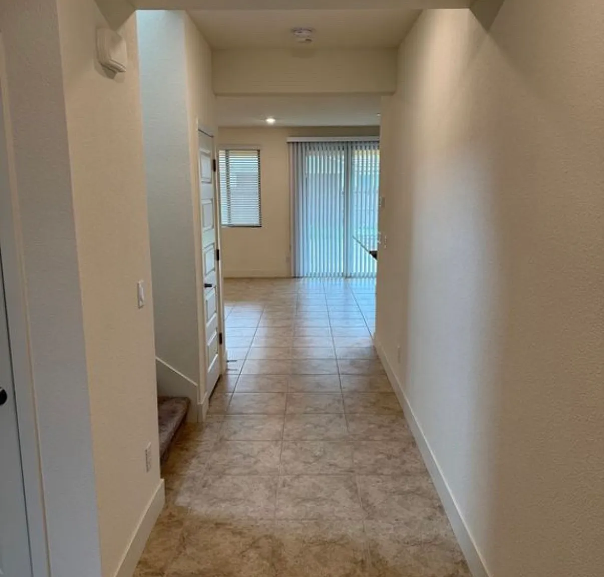 4 bed, 2365 sqft, $3,200 — Photo 4