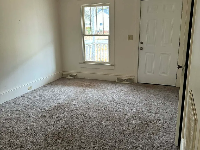 147 Courtland St — Photo 2
