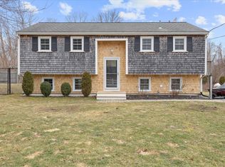 24 Regency Dr, Sagamore, MA 02561