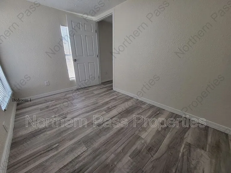 7143 N Loop Dr #E — Photo 6