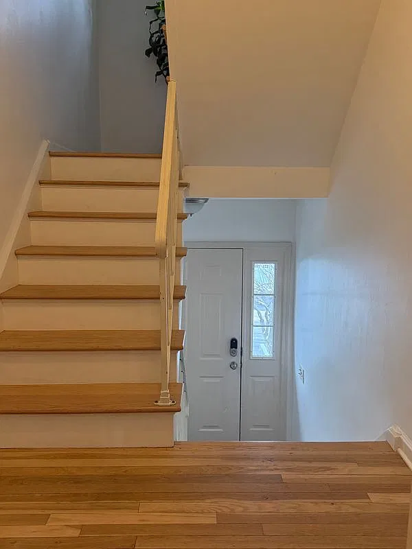 3 bed, 1.5 bath, 1300 sqft, $3,200 — Photo 2