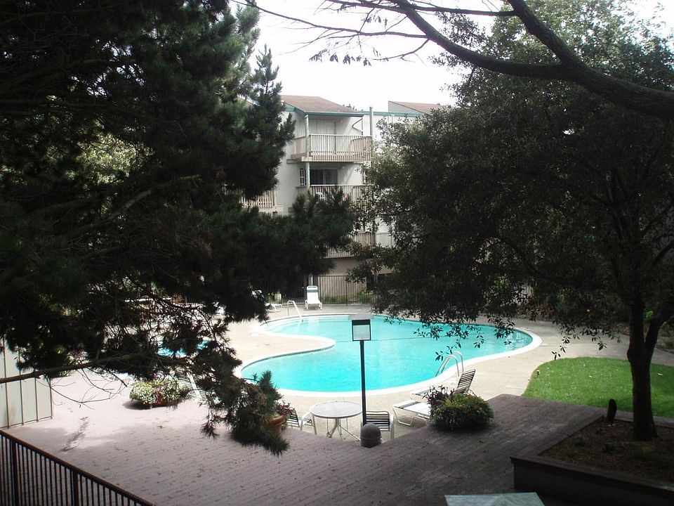 1st image of 359 Half Moon Ln APT 107