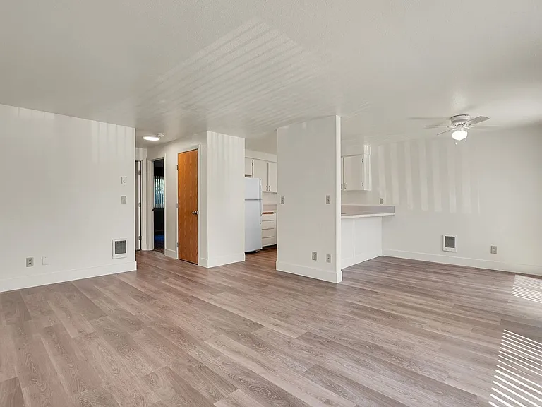 Garden Court Apts. — Photo 8