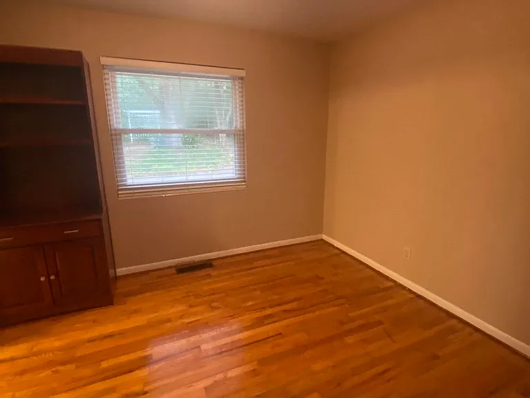 1504 Sunset Ln — Photo 4