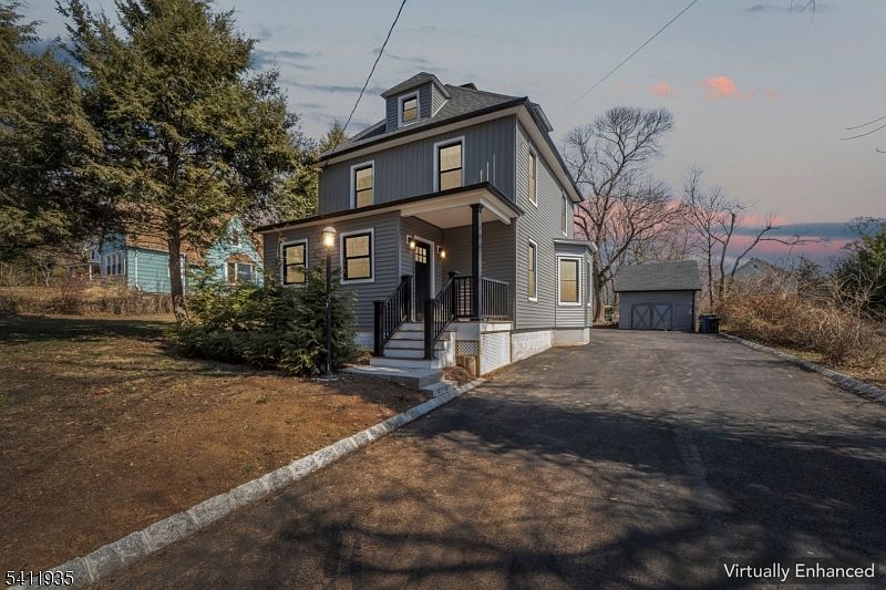 1st image of 64 Hillcrest Rd