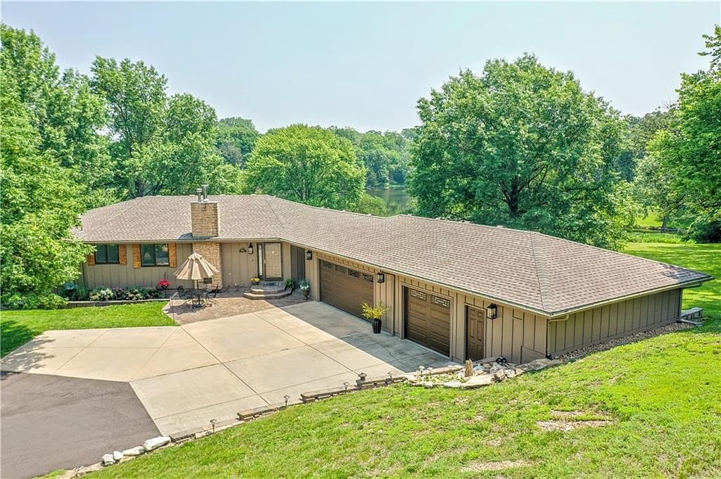 8967 Scott Dr, De Soto, KS 66018 Zillow