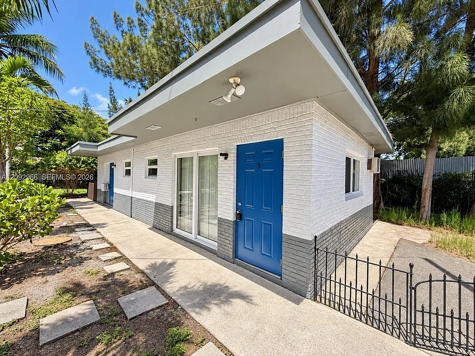 119 NW 43rd Ct #5