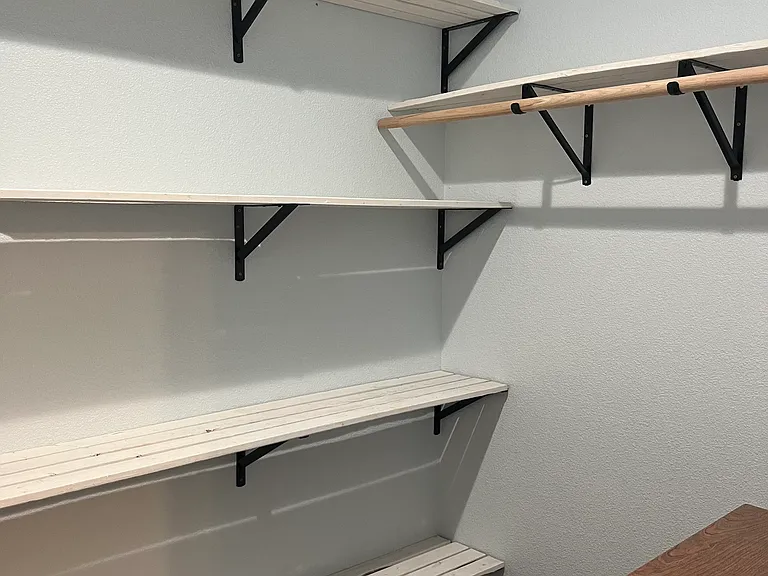 319 E Eden St — Photo 11