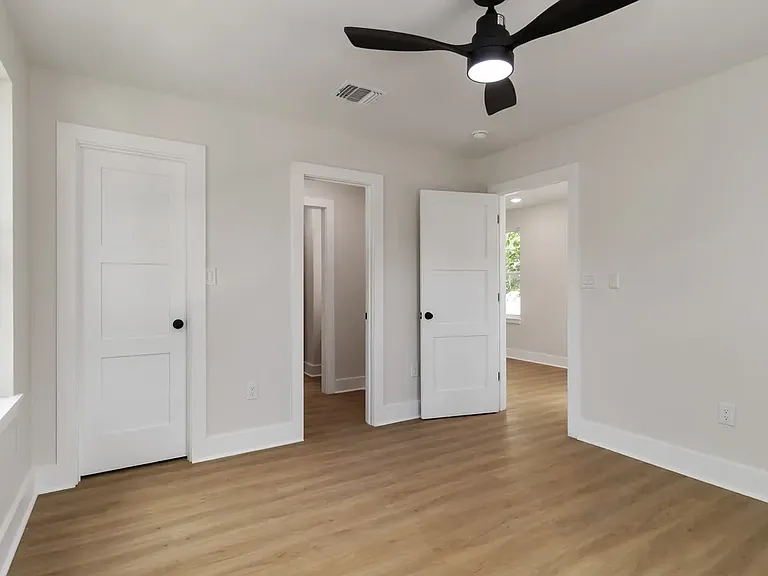 237 Carle Ave — Photo 8