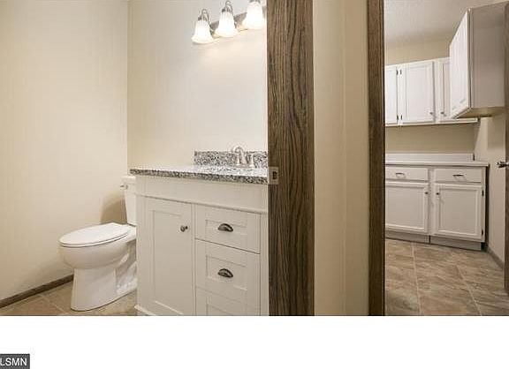 3rd image of 3278 Camelot Dr