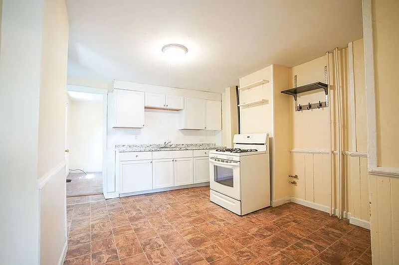 2 bed, 1.0 bath, $1,450 — Photo 2