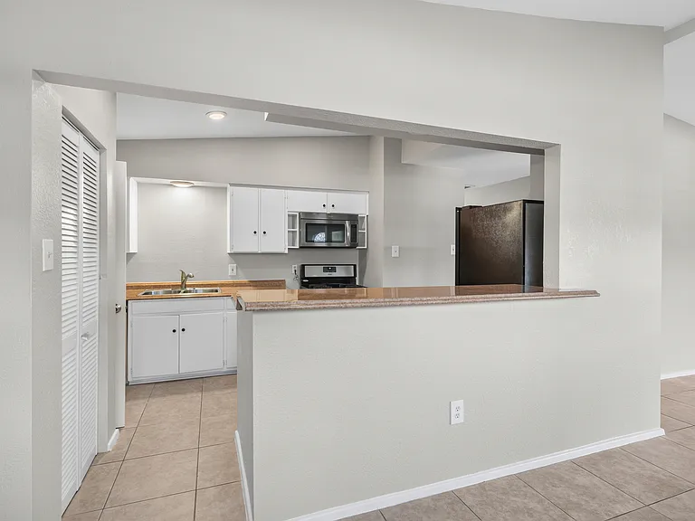 2821 Yale St — Photo 8