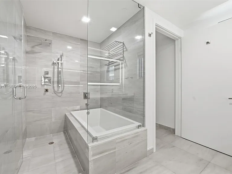 1201 20th St #410 — Photo 18
